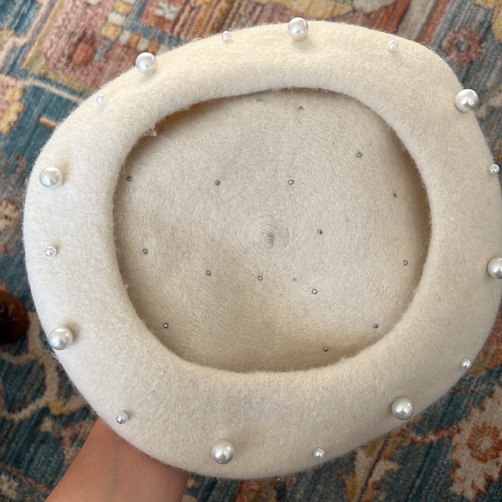 Cream beret with pearls - Picture 3 of 5